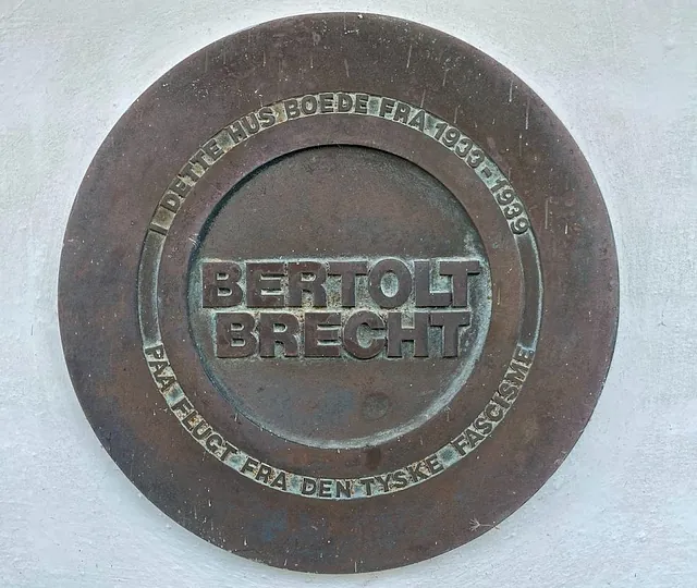 Mindeplade fot Brecht